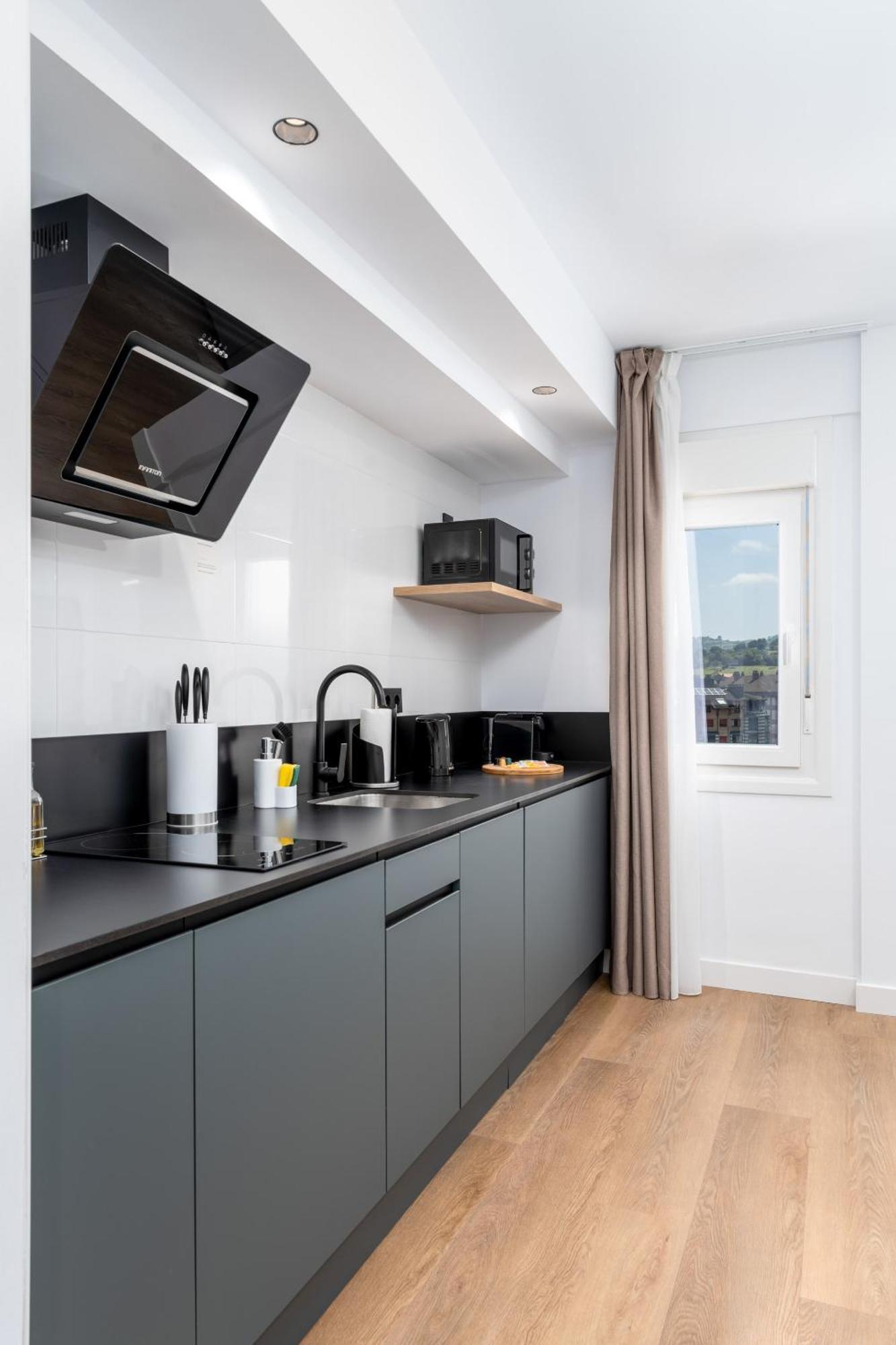 Limehome Oviedo Calle Postigo Bajo Δωμάτιο φωτογραφία